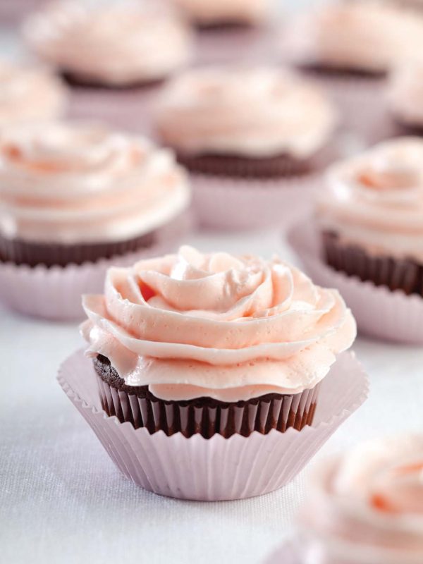 Paula Deen - Best Cakes & Pies: 75 Classic Southern Recipes, Expert Baking Tips, Heirloom Cakes, Down-Home Desserts, Blue-Ribbon Pies, Strawberry Cream Pie, Banana Pudding Cake, Layer Cakes & More! Discount - Image 5
